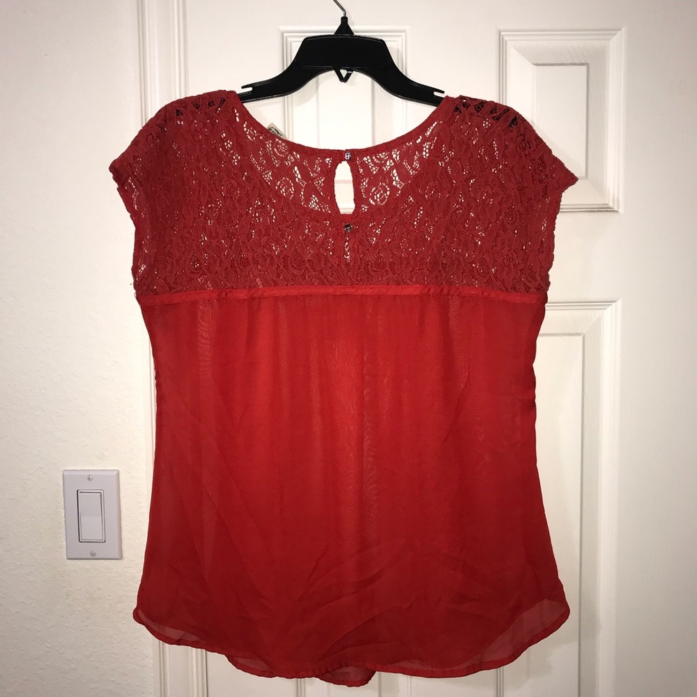 Red top - Picture 4 of 4